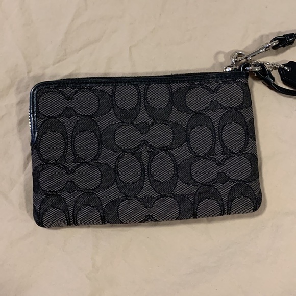 Coach wristlet - Picture 3 of 5